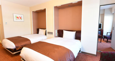 Connecting Room